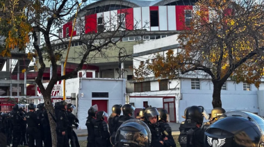 Graves incidentes entre hinchas de Unión y la Policía: 19 detenidos y varios heridos