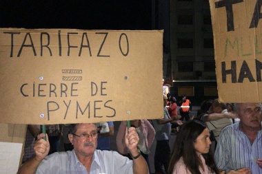 En Junín también se  protestó con un  "ruidazo" contra el  aumento de tarifas
