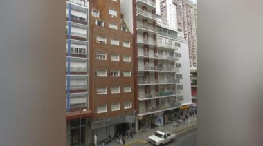 Una chica en viaje de egresados cayó desde el octavo piso de su hotel y falleció