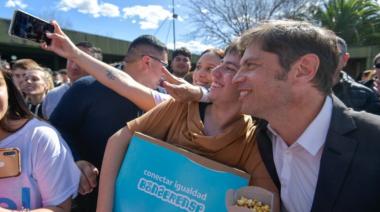 Kicillof entregó computadoras e inauguró un jardín maternal