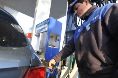 Otro golpe al bolsillo: los combustibles  aumentan 5% hoy y  3% más en julio