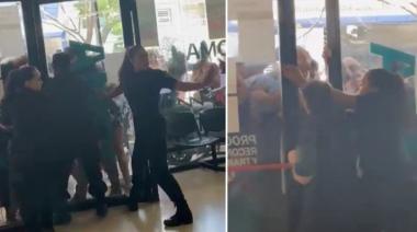 Empujones y gritos de afiliados en la sede central de IOMA en La Plata