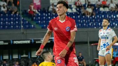 Argentinos Juniors arrancó con una buena victoria en Paraguay