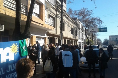 Medilogos, al borde del cierre: gremios y empleados reclaman en la Secretaría de Trabajo
