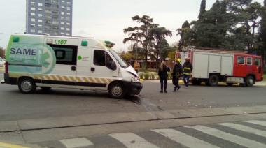 Violento choque entre ambulancia y auto en el centro de Junín