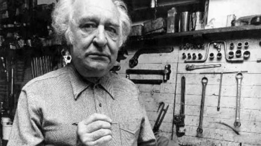 Gabriel Celaya: “La poesía es un arma cargada de futuro”