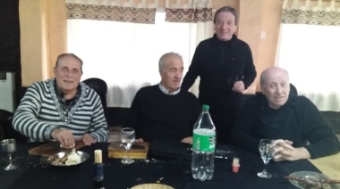 Hermoso reencuentro de futbolistas de Sarmiento de los ciclos ‘75 y ‘77
