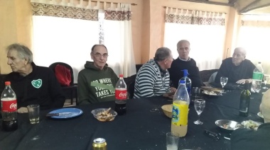 Hermoso reencuentro de futbolistas de Sarmiento de los ciclos ‘75 y ‘77