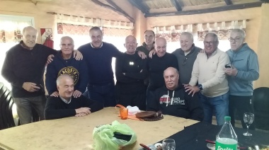 Hermoso reencuentro de futbolistas de Sarmiento de los ciclos ‘75 y ‘77
