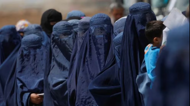 Talibanes prohiben la voz de las mujeres: ahora no pueden hablar, cantar o recitar en público