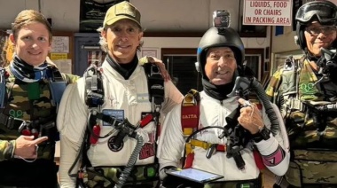Dos paracaidistas argentinos saltaron en caída libre desde la estratósfera en plena noche