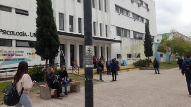Conmoción en La Plata por la muerte de un alumno en la Facultad de Psicología