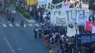 Arrancan dos días de paro en la UNLP y los docentes marchan en las calles de La Plata