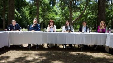La fría foto de la unidad en el PJ, los "hijos míos" de CFK y algunos cruces picantes