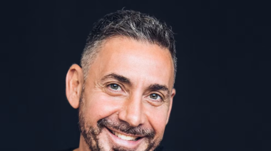 Gustavo Cadile, el diseñador juninense que vistió a la madre de Elon Musk en la asunción de Trump
