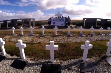 Comienza la misión para identificar a los soldados NN enterrados en Malvinas