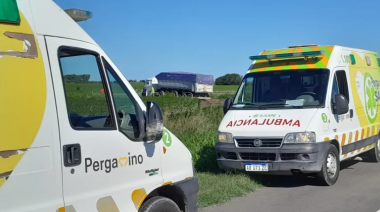 Murió un camionero mientras manejaba: Se despistó a un campo del carril contrario