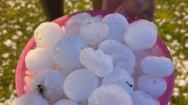 Severa tormenta en Mar del Plata: granizo gigante, destrozos y más de 150 pedidos de auxilio