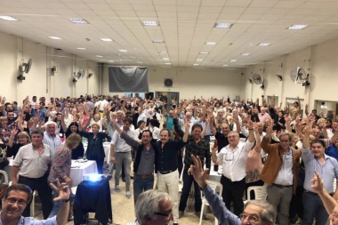 “Traidor, devolvé el partido”:  furia radical contra Salvador