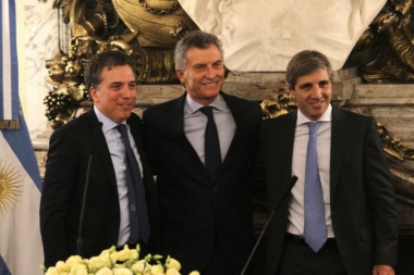 Denunciaron a Macri, Dujovne y Caputo por la deuda a 100 años
