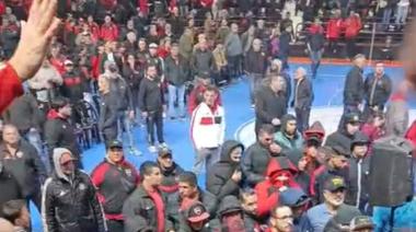 La Asamblea de socios en Newell's terminó en escándalo