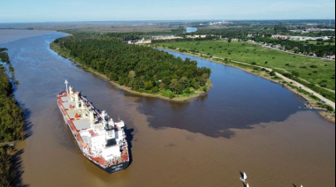 Barco varado paralizó el puerto de San Pedro