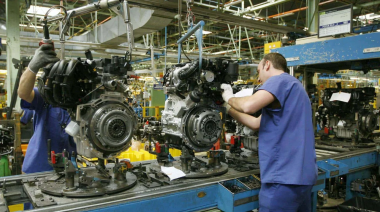 La industria creció 2,2% entre abril y marzo y quebró cuatro meses de caída o estancamiento