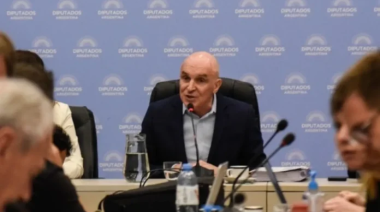 "La chorra se cree que está de joda, apareciendo como el cu-cu en el balcón"