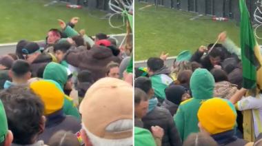 La barra de Aldosivi a los facazos tumberos en plena popular durante el partido con Newell's