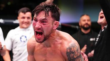 Esteban Ribovics ganó una sangrienta pelea en UFC