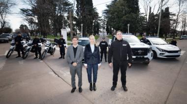 Kicillof entregó patrulleros y escrituras en Capitán Sarmiento, un municipio liberal