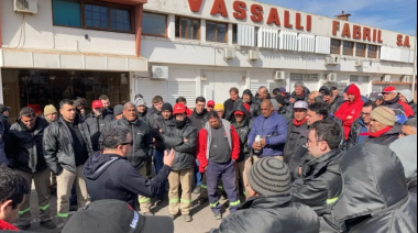 Vassalli debe parte de los haberes de junio, la totalidad de julio y el medio aguinaldo