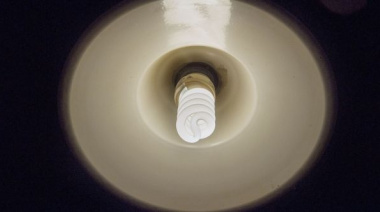 Conectó la luz en un monoambiente sin habitar y le vino una factura de 400 mil pesos