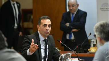 Aparecen chats que comprometen al Gobierno en un plan para quedarse con la obra social de Uatre: "Somos Lule y Karina"