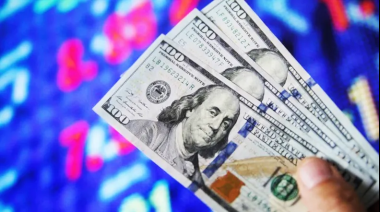 El dólar mayorista quebró por primera vez el techo de la banda e intervino el BCRA