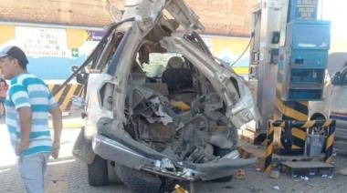 Un auto explotó al cargar gas en una estación de servicio