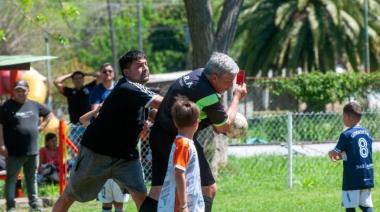 Un padre agredió a un árbitro y fue expulsado de por vida