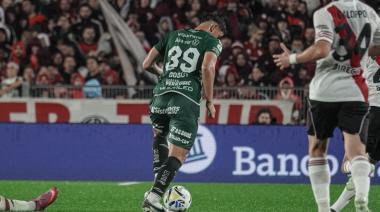 Sarmiento golpeó, aguantó y festejó: Se trajo una enorme victoria del Monumental