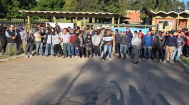 300 trabajadores de Algodonera Avellaneda se movilizaron para cobrar salarios atrasados