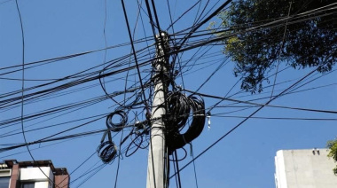 El concejal Petraglia pidió avanzar en la eliminación del cableado aéreo