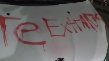 “Te extraño, infiel”: El mensaje pintado en un auto que impactó tras una fiesta en San Juan