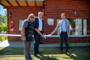 La seccional Junín de UTEDyC, que  lidera Ricardo Avila, inauguró dos  cabañas en la Laguna de Gómez