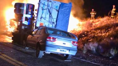 Accidente fatal en Ruta 7: Dos muertos y vehículos incendiados