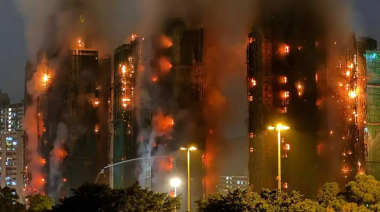El trágico incendio del complejo de edificios en Hong Kong: ya hay 55 muertos y 279 desaparecidos