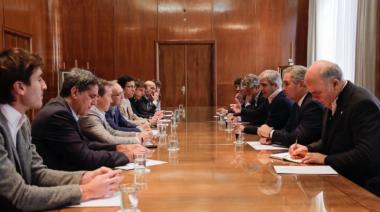 El campo retiene unos 7 mil millones de dólares de soja y maíz y pide retenciones cero