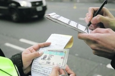 Polémica: Buscan que no  se pueda renovar la  licencia de conducir si se  tienen multas impagas