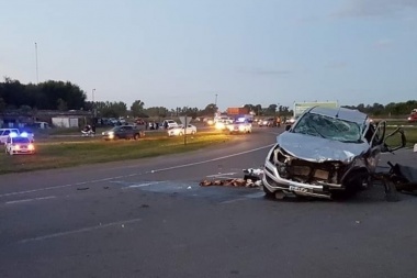 Iban 15 en una camioneta S10 y chocaron con un camión en ruta 7: hay 9 muertos