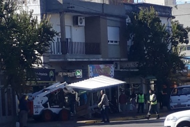 Un colectivo arrolló una parada