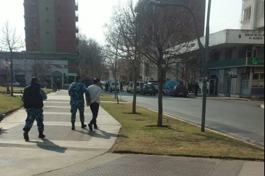 Otro disparate: “Pasean” detenidos por pleno centro de nuestra ciudad