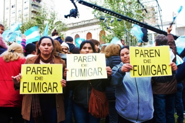 “Bajen el cartel”, les dijo Vidal a madres que protestaban por fumigaciones
